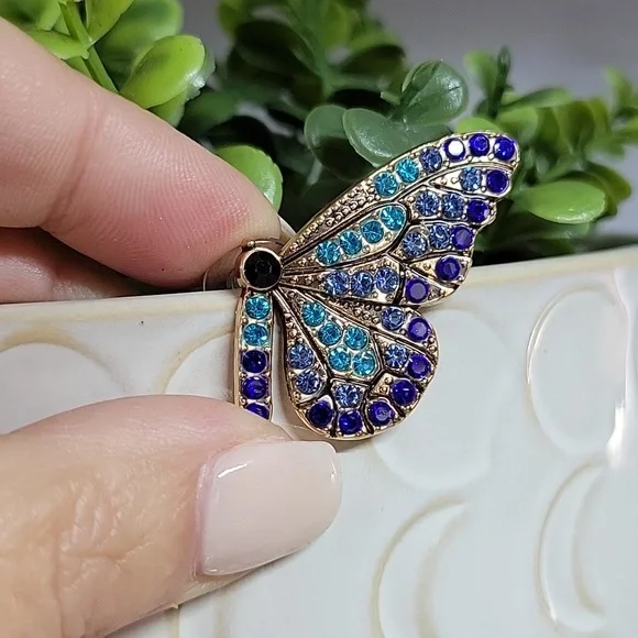 Mariposa Crystal Stud Statement Earrings - Picture 7 of 7